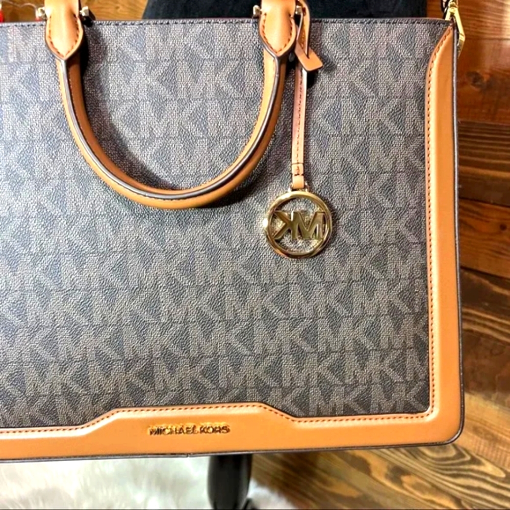 Brand new with tags Michael kors woman's jessy large handbag